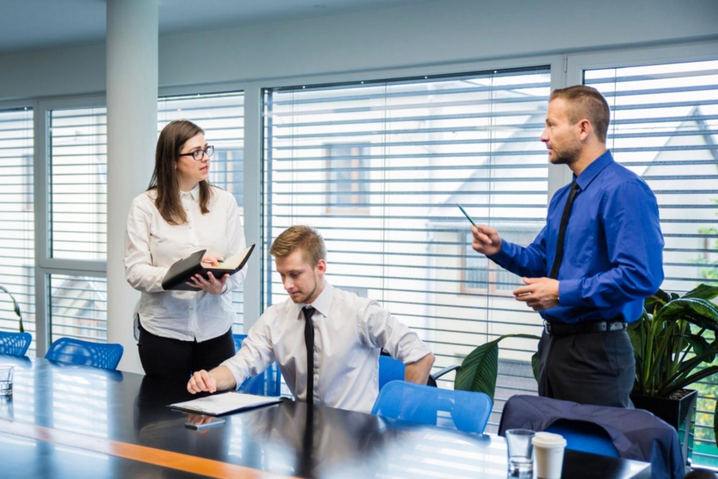 Finanzanalysten arbeiten an Modellen zur Unternehmensbewertung